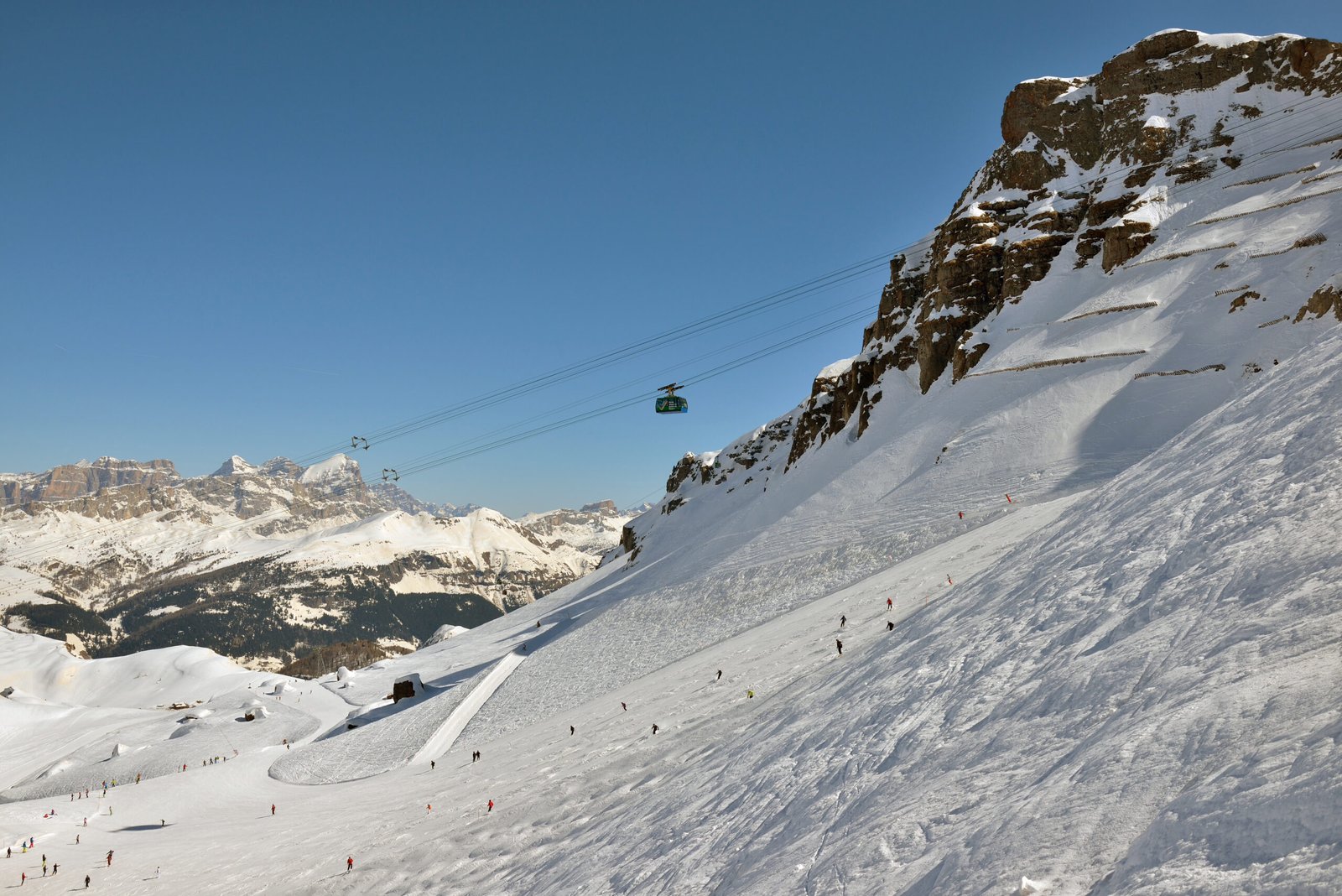 Full locked track cables in an aerial tramway system