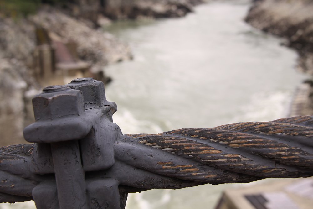 Full locked cable used in a bridge structure