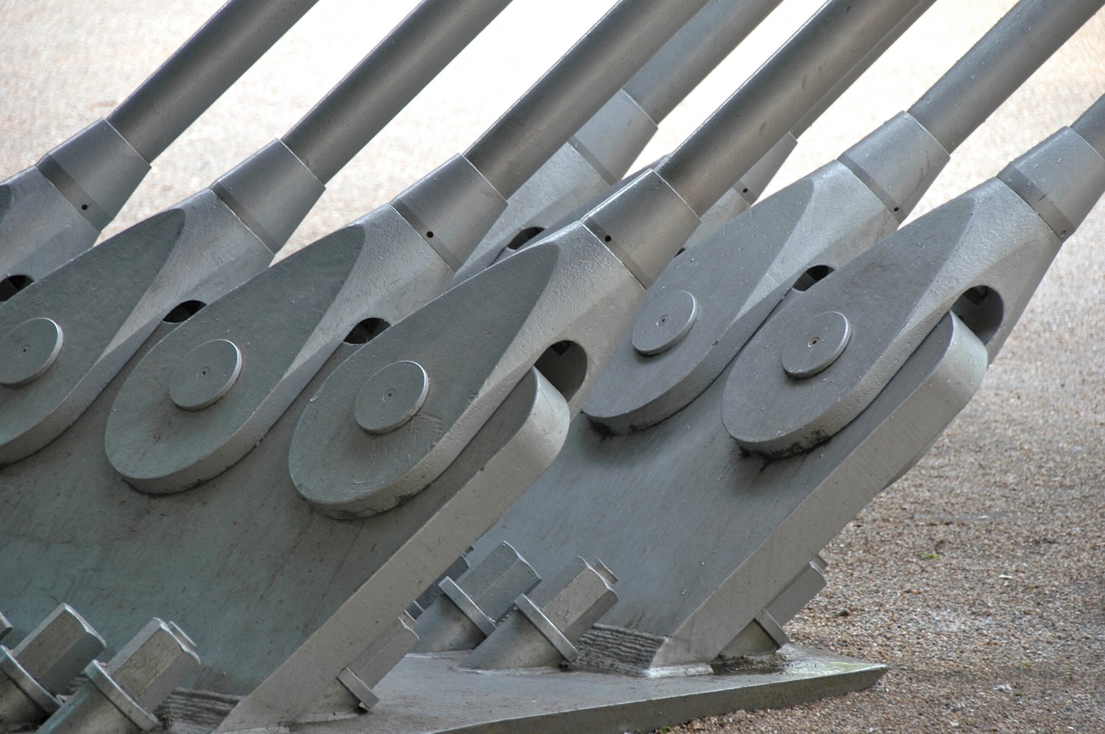 End sockets and anchor fittings for locked cable assemblies
